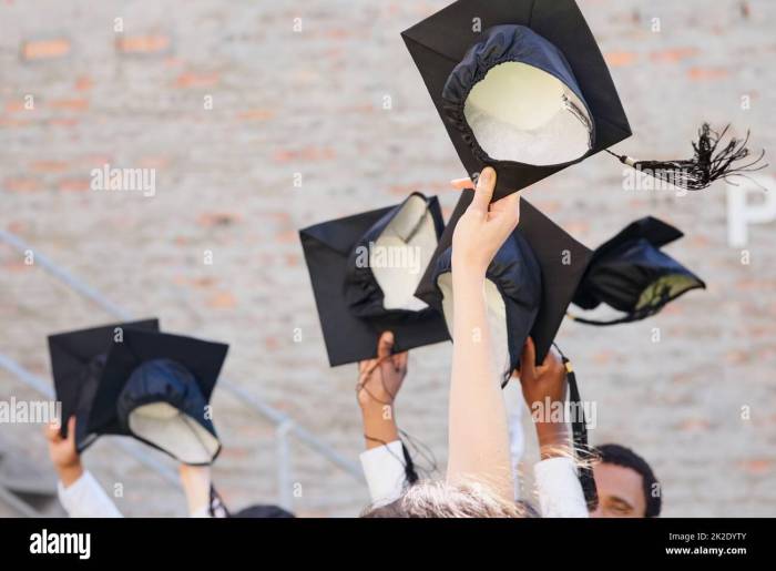 Aquellos sombreros son muy elegantes.