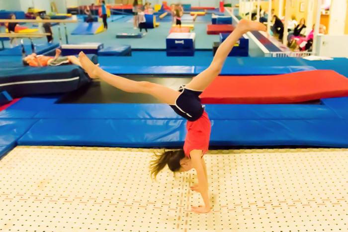 Acrobatic gymnastic toes